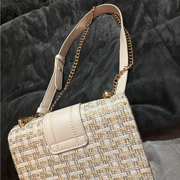 Elegant Cream and Gold Women's Bag - Picture 4 of 5